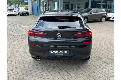 BMW X2 SDRIVE18I BUSINESS EXECUTIVE AUTOMAAT AIRCO LED PDC-CAMERA.