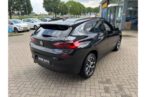 BMW X2 SDRIVE18I BUSINESS EXECUTIVE AUTOMAAT AIRCO LED PDC-CAMERA.