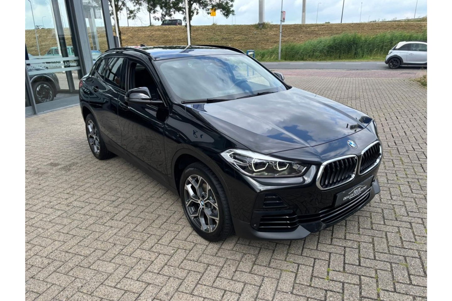 BMW X2 SDRIVE18I BUSINESS EXECUTIVE AUTOMAAT AIRCO LED PDC-CAMERA.