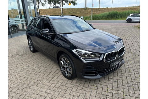 BMW X2 SDRIVE18I BUSINESS EXECUTIVE AUTOMAAT AIRCO LED PDC-CAMERA.