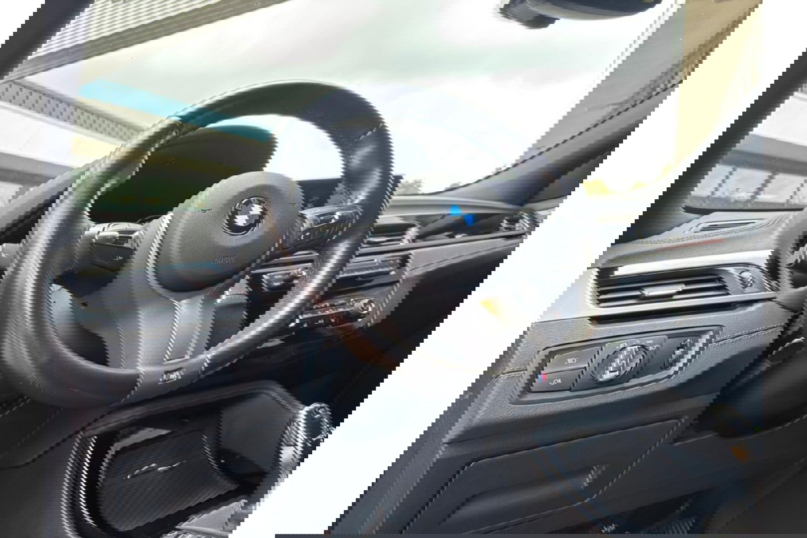 BMW X2 SDRIVE18I BUSINESS EXECUTIVE AUTOMAAT AIRCO LED PDC-CAMERA.