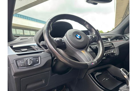 BMW X2 SDRIVE18I BUSINESS EXECUTIVE AUTOMAAT AIRCO LED PDC-CAMERA.