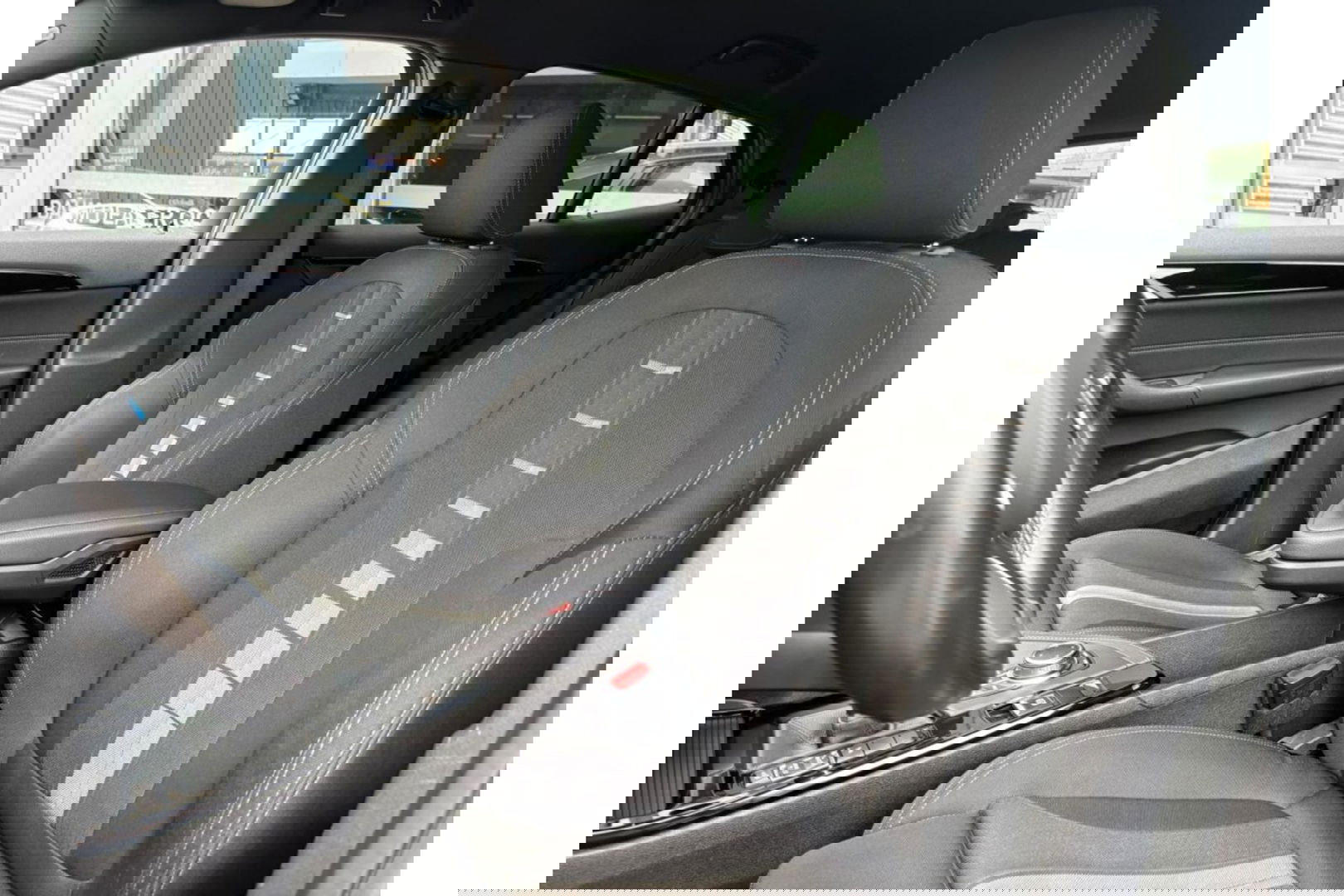 BMW X2 SDRIVE18I BUSINESS EXECUTIVE AUTOMAAT AIRCO LED PDC-CAMERA.