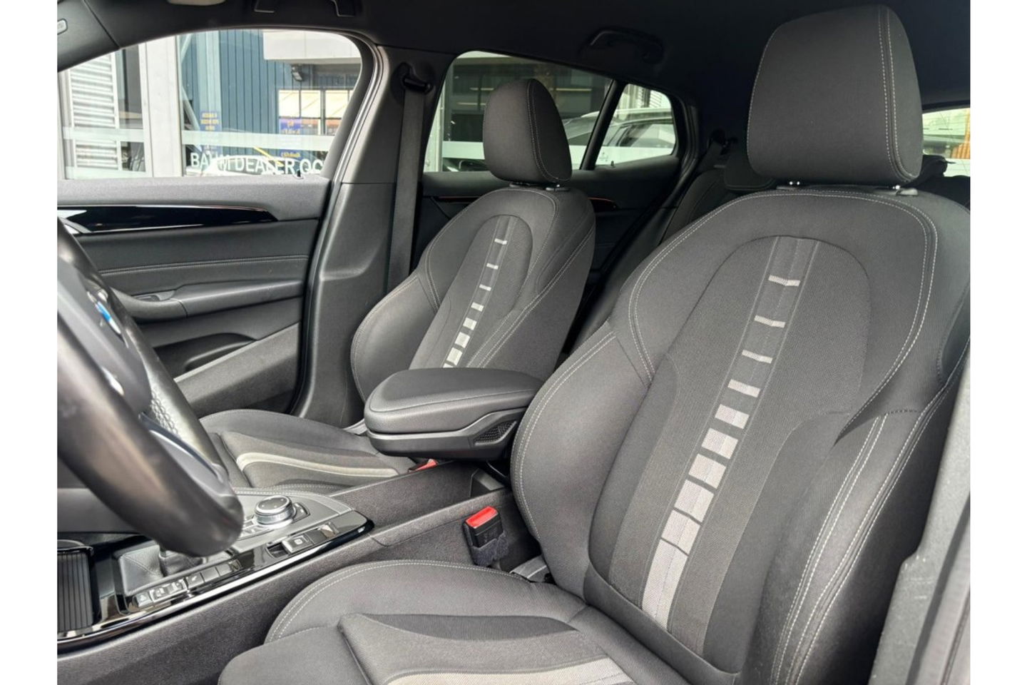 BMW X2 SDRIVE18I BUSINESS EXECUTIVE AUTOMAAT AIRCO LED PDC-CAMERA.