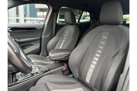 BMW X2 SDRIVE18I BUSINESS EXECUTIVE AUTOMAAT AIRCO LED PDC-CAMERA.