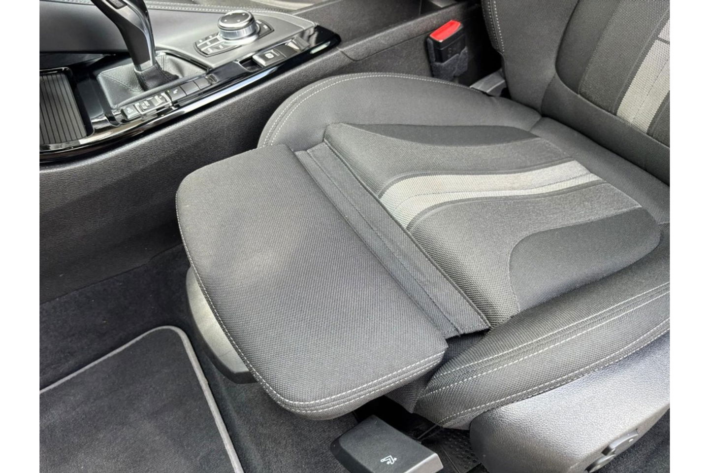 BMW X2 SDRIVE18I BUSINESS EXECUTIVE AUTOMAAT AIRCO LED PDC-CAMERA.