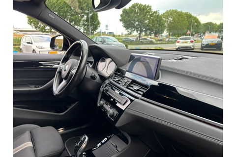 BMW X2 SDRIVE18I BUSINESS EXECUTIVE AUTOMAAT AIRCO LED PDC-CAMERA.