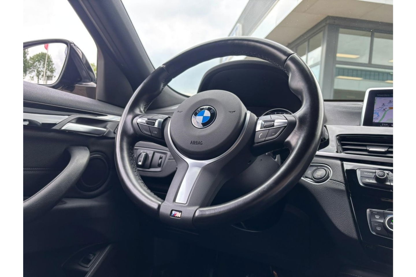 BMW X2 SDRIVE18I BUSINESS EXECUTIVE AUTOMAAT AIRCO LED PDC-CAMERA.