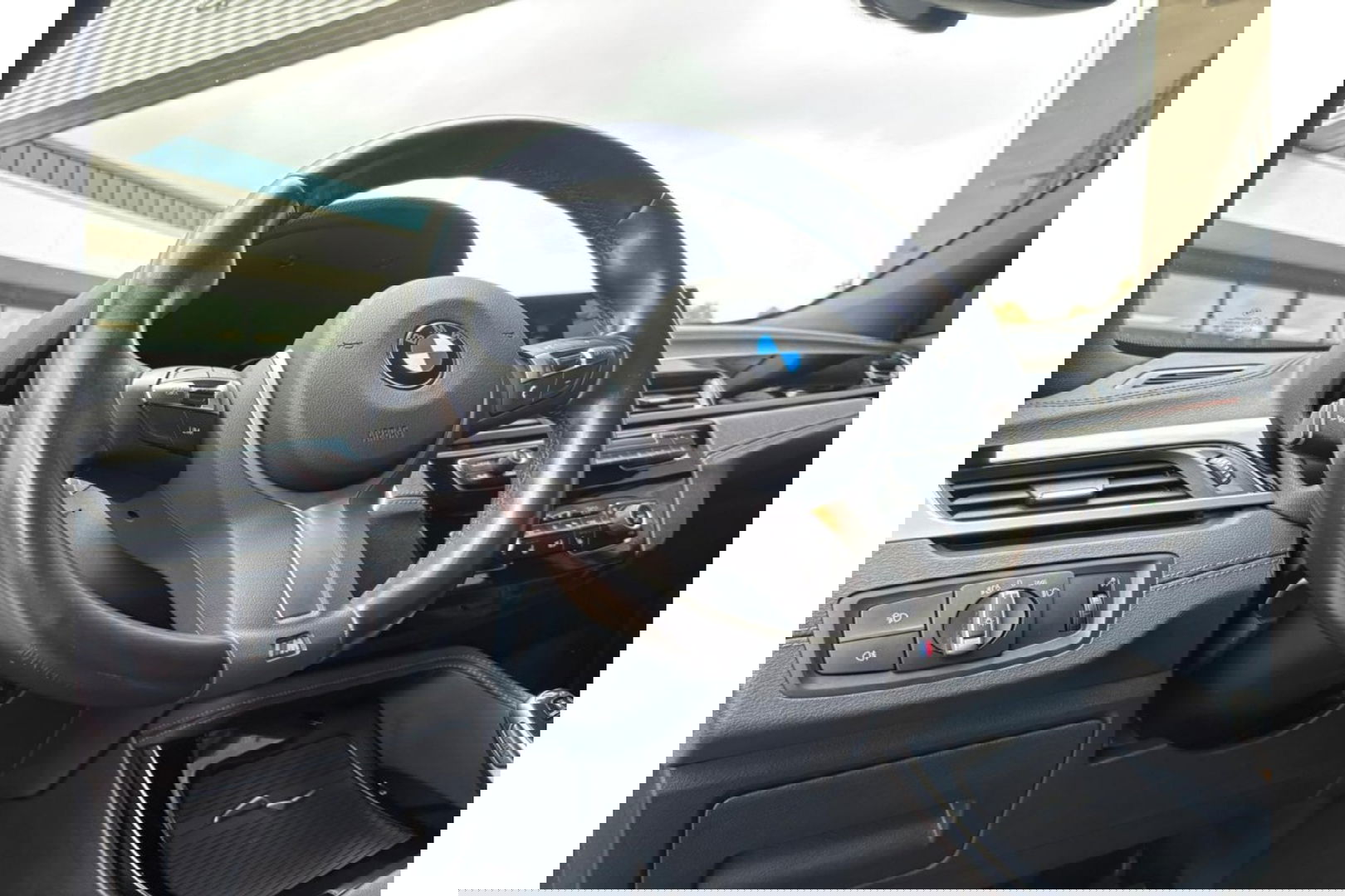 BMW X2 SDRIVE18I BUSINESS EXECUTIVE AUTOMAAT AIRCO LED PDC-CAMERA.