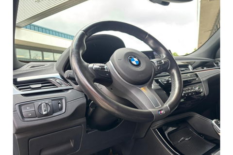 BMW X2 SDRIVE18I BUSINESS EXECUTIVE AUTOMAAT AIRCO LED PDC-CAMERA.