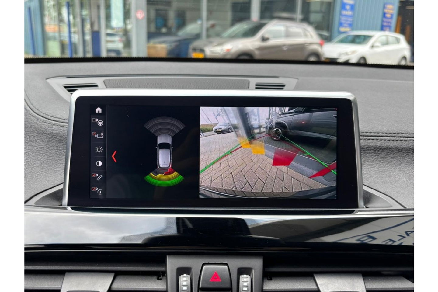 BMW X2 SDRIVE18I BUSINESS EXECUTIVE AUTOMAAT AIRCO LED PDC-CAMERA.
