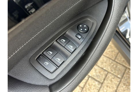 BMW X2 SDRIVE18I BUSINESS EXECUTIVE AUTOMAAT AIRCO LED PDC-CAMERA.