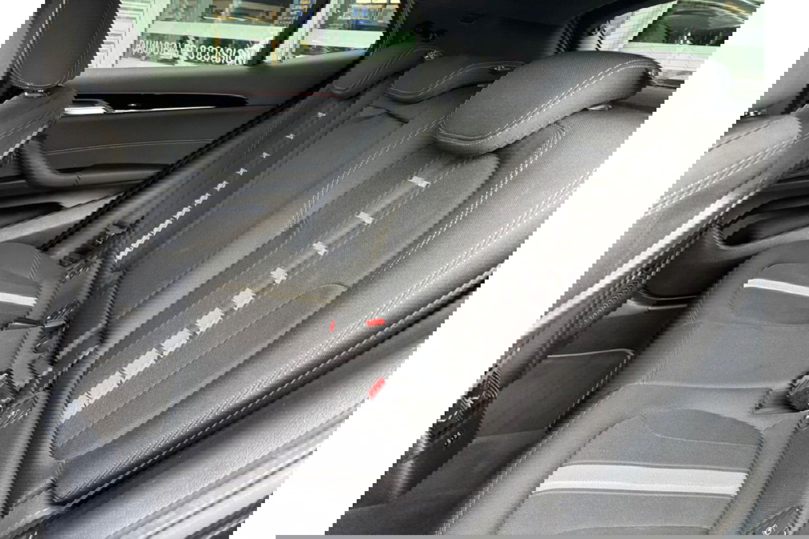 BMW X2 SDRIVE18I BUSINESS EXECUTIVE AUTOMAAT AIRCO LED PDC-CAMERA.