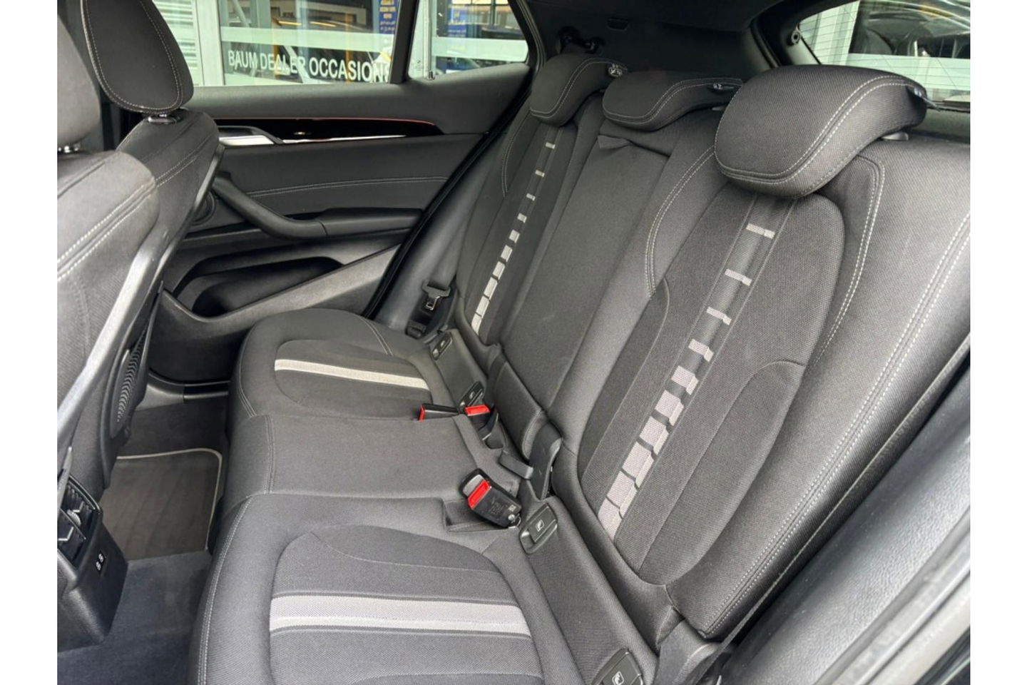 BMW X2 SDRIVE18I BUSINESS EXECUTIVE AUTOMAAT AIRCO LED PDC-CAMERA.