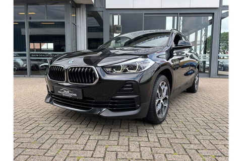 BMW X2 SDRIVE18I BUSINESS EXECUTIVE AUTOMAAT AIRCO LED PDC-CAMERA.