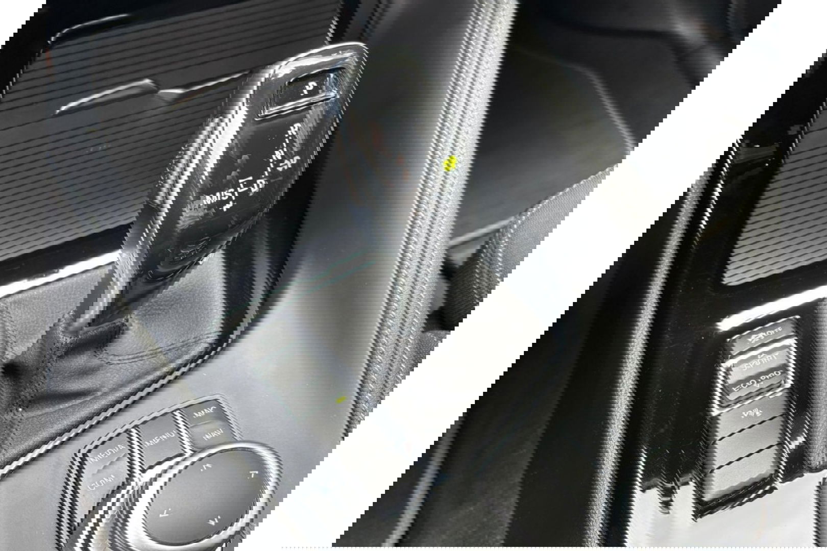 BMW X2 SDRIVE18I BUSINESS EXECUTIVE AUTOMAAT AIRCO LED PDC-CAMERA.