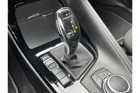 BMW X2 SDRIVE18I BUSINESS EXECUTIVE AUTOMAAT AIRCO LED PDC-CAMERA.