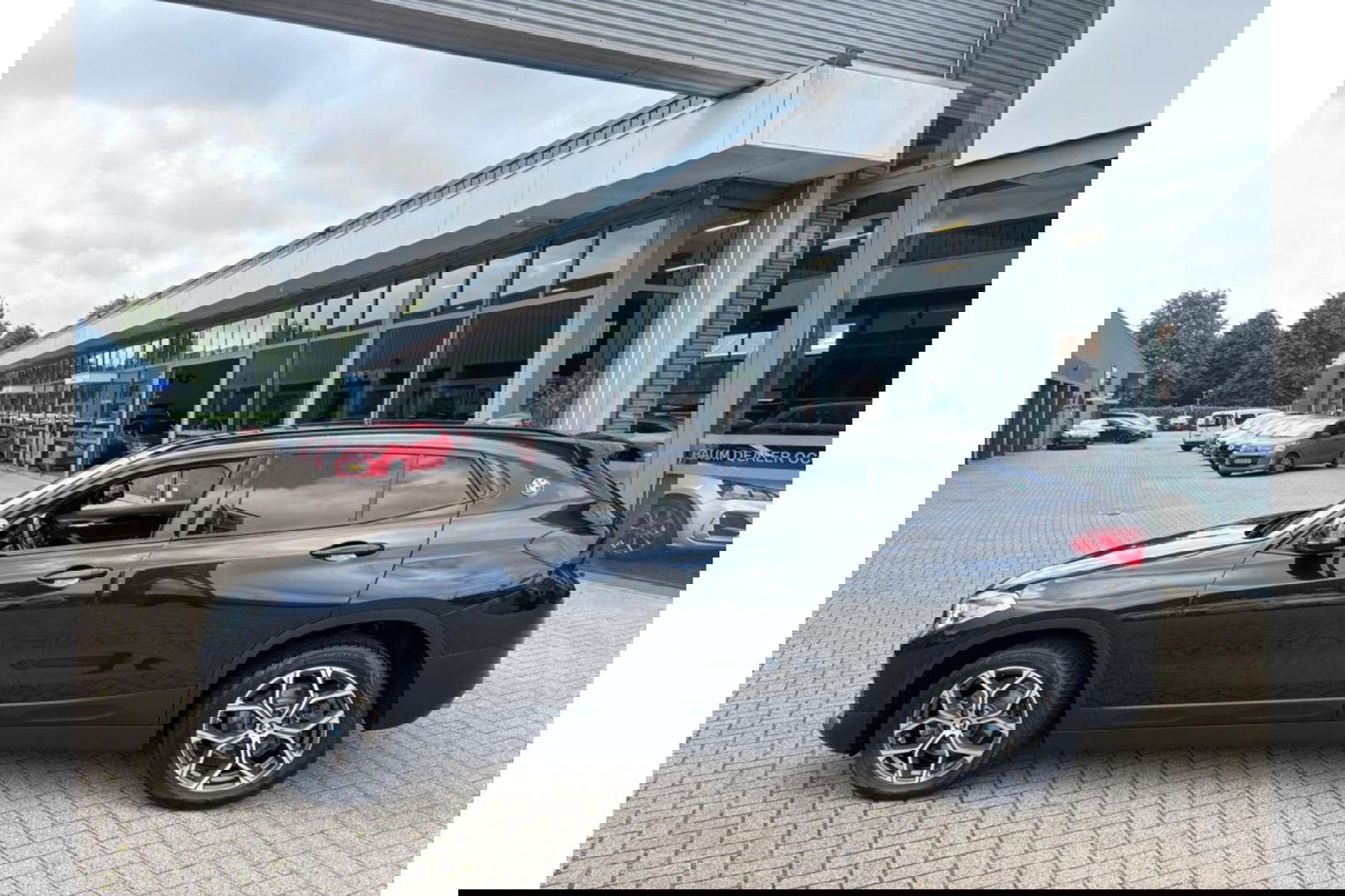 BMW X2 SDRIVE18I BUSINESS EXECUTIVE AUTOMAAT AIRCO LED PDC-CAMERA.