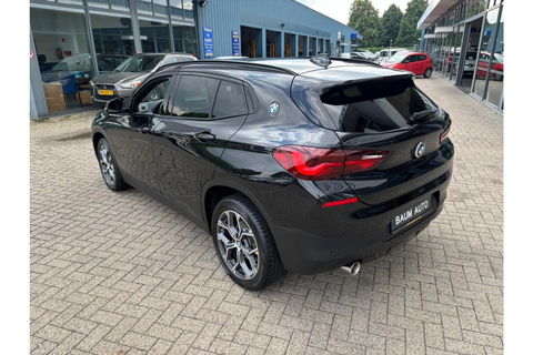 BMW X2 SDRIVE18I BUSINESS EXECUTIVE AUTOMAAT AIRCO LED PDC-CAMERA.