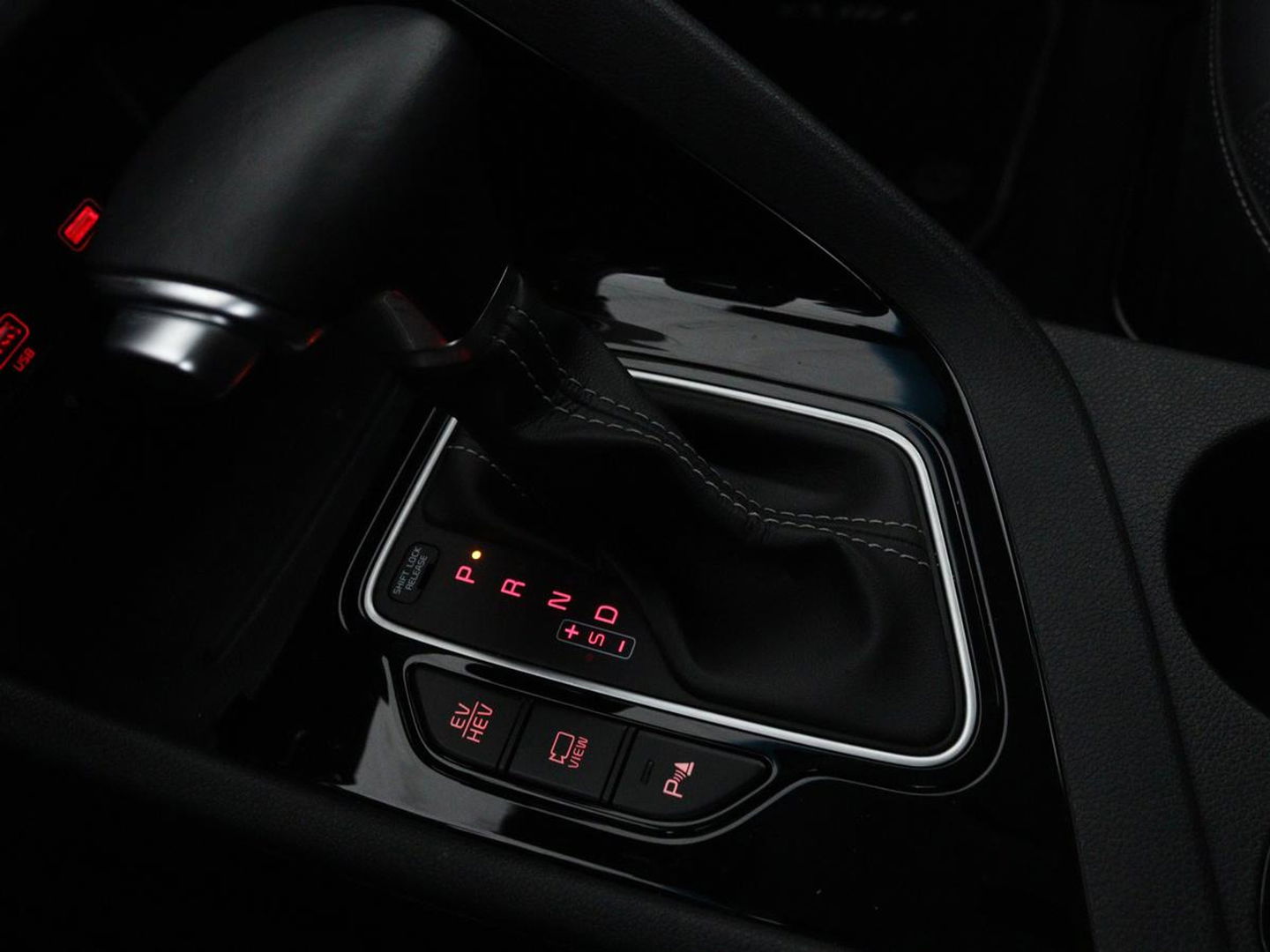 Kia Niro 1.6 GDi PHEV ExecutiveLine | Schuifdak | Stoelventilatie | Leder | JBL Sound | Carplay | Stuur & achterbankverwarming | Adaptive cruise | Navigatie | Full LED | Keyless