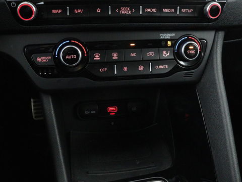 Kia Niro 1.6 GDi PHEV ExecutiveLine | Schuifdak | Stoelventilatie | Leder | JBL Sound | Carplay | Stuur & achterbankverwarming | Adaptive cruise | Navigatie | Full LED | Keyless
