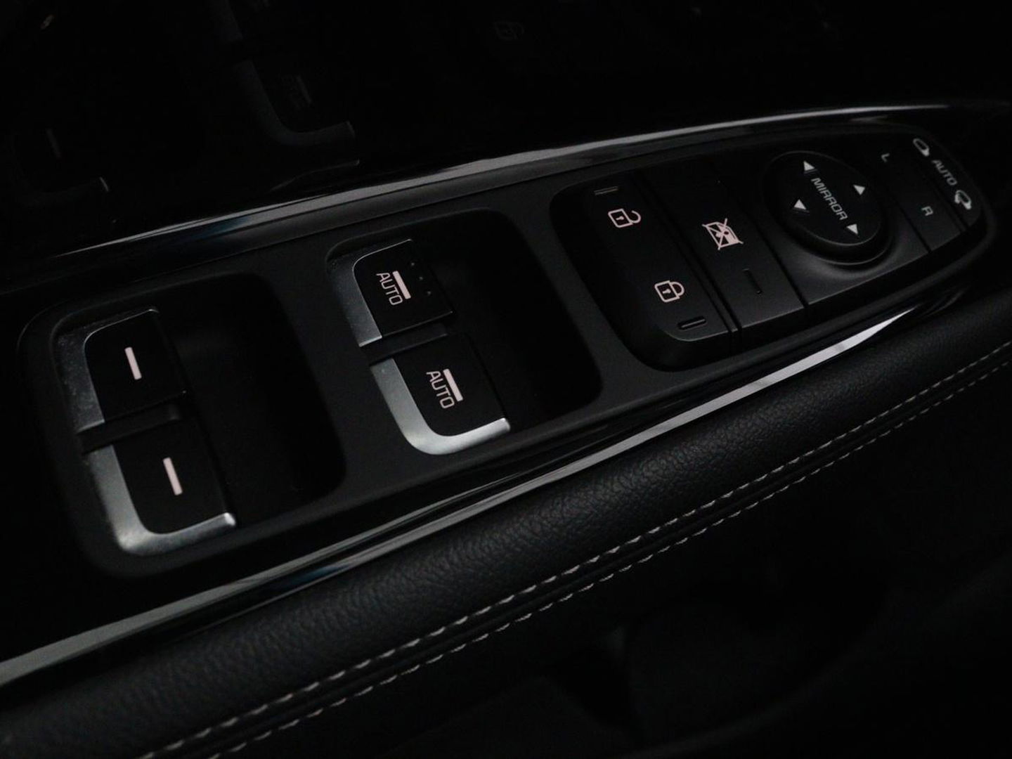 Kia Niro 1.6 GDi PHEV ExecutiveLine | Schuifdak | Stoelventilatie | Leder | JBL Sound | Carplay | Stuur & achterbankverwarming | Adaptive cruise | Navigatie | Full LED | Keyless