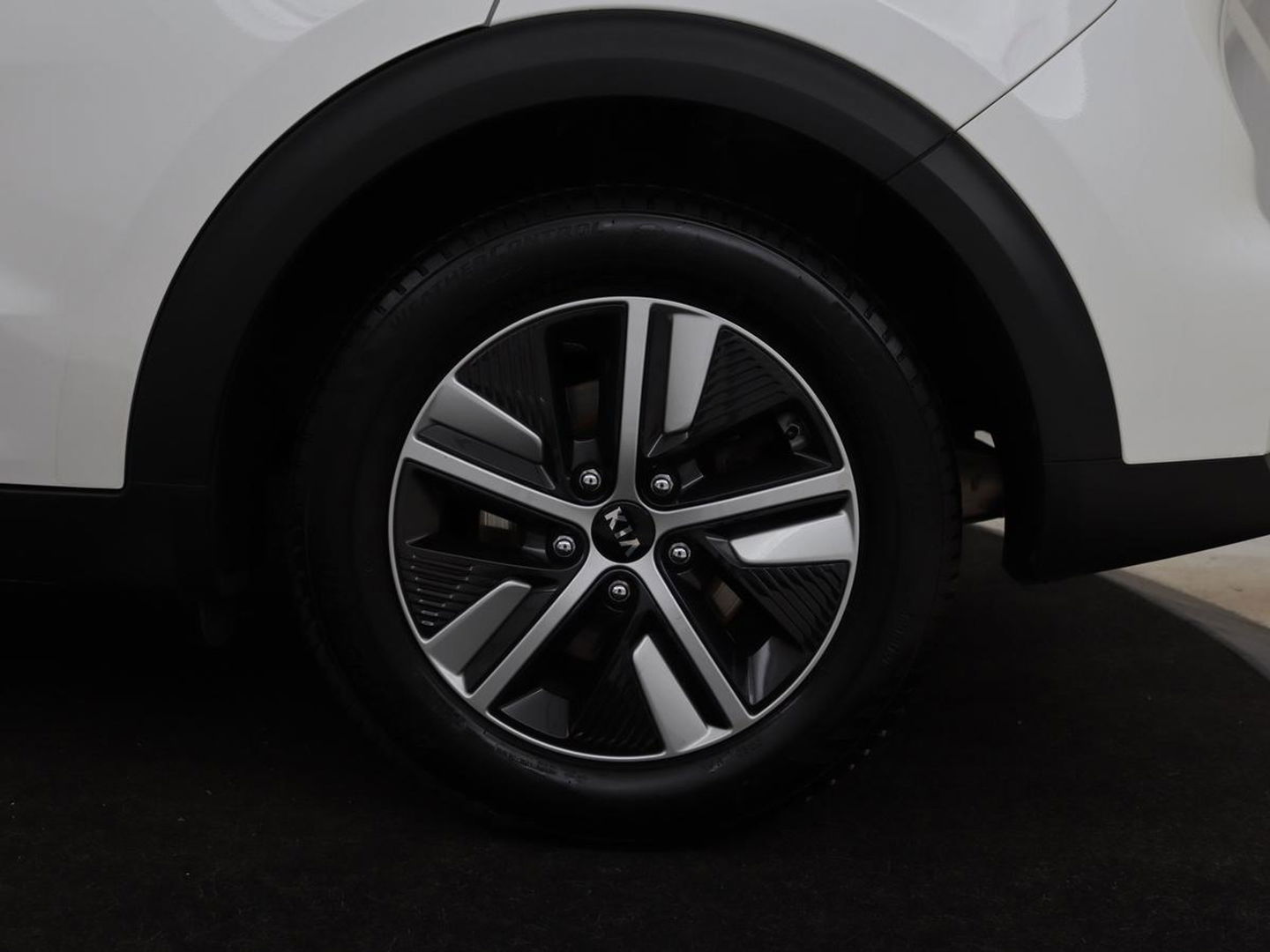 Kia Niro 1.6 GDi PHEV ExecutiveLine | Schuifdak | Stoelventilatie | Leder | JBL Sound | Carplay | Stuur & achterbankverwarming | Adaptive cruise | Navigatie | Full LED | Keyless