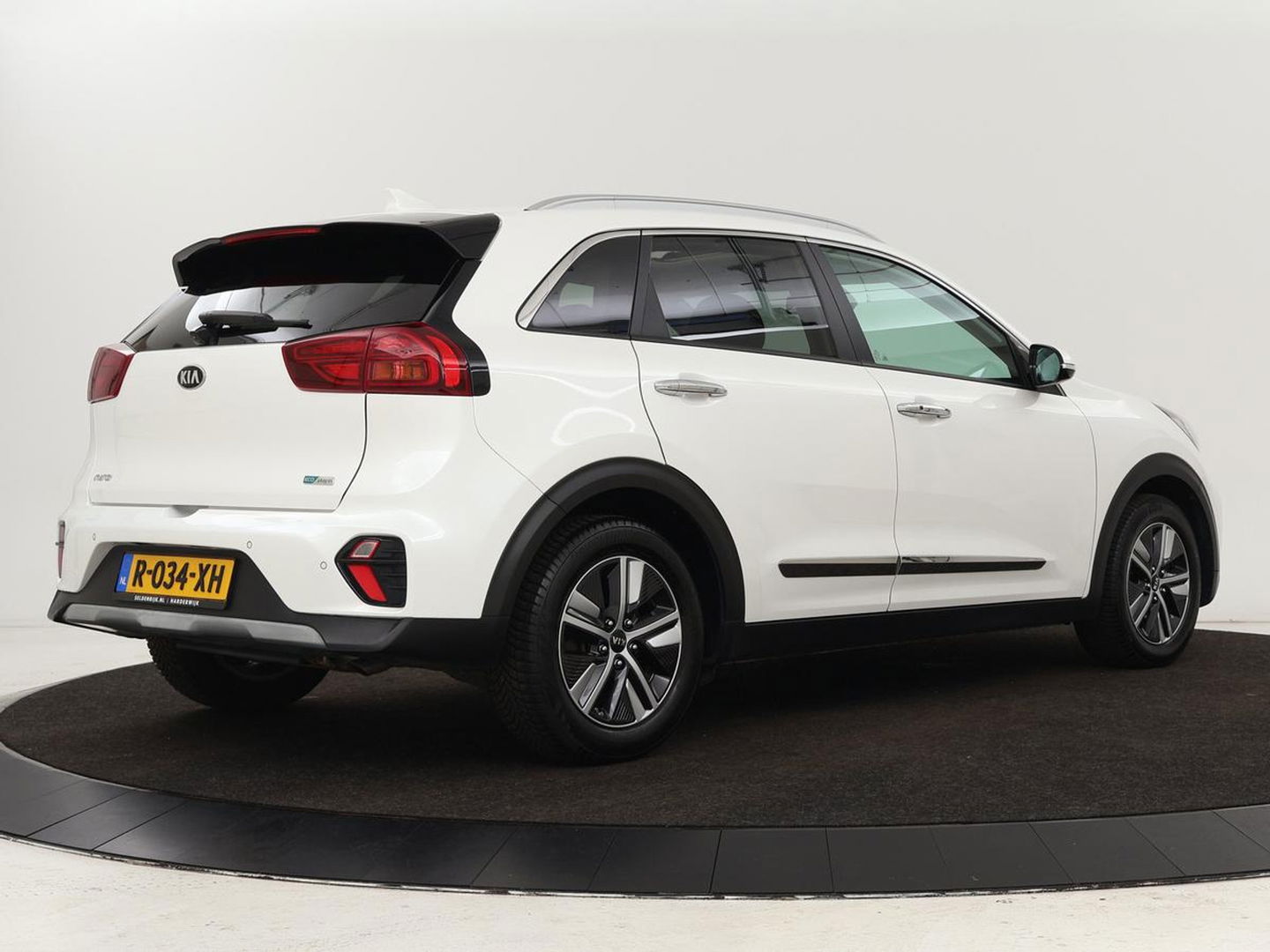 Kia Niro 1.6 GDi PHEV ExecutiveLine | Schuifdak | Stoelventilatie | Leder | JBL Sound | Carplay | Stuur & achterbankverwarming | Adaptive cruise | Navigatie | Full LED | Keyless