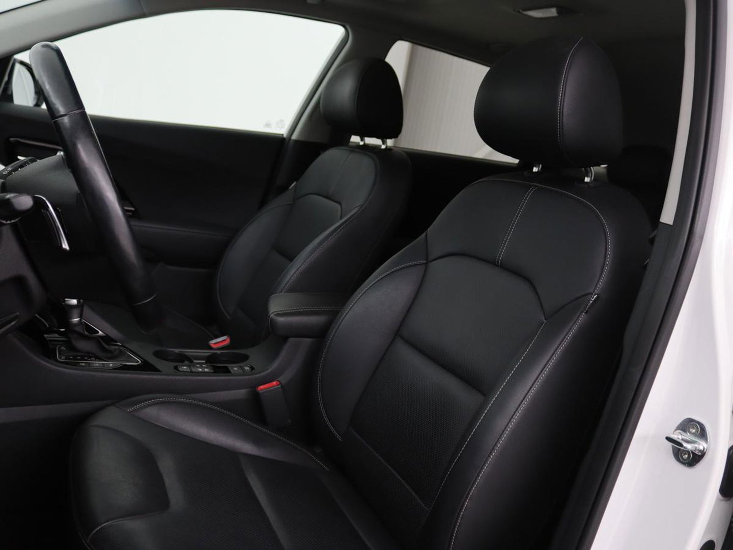Kia Niro 1.6 GDi PHEV ExecutiveLine | Schuifdak | Stoelventilatie | Leder | JBL Sound | Carplay | Stuur & achterbankverwarming | Adaptive cruise | Navigatie | Full LED | Keyless