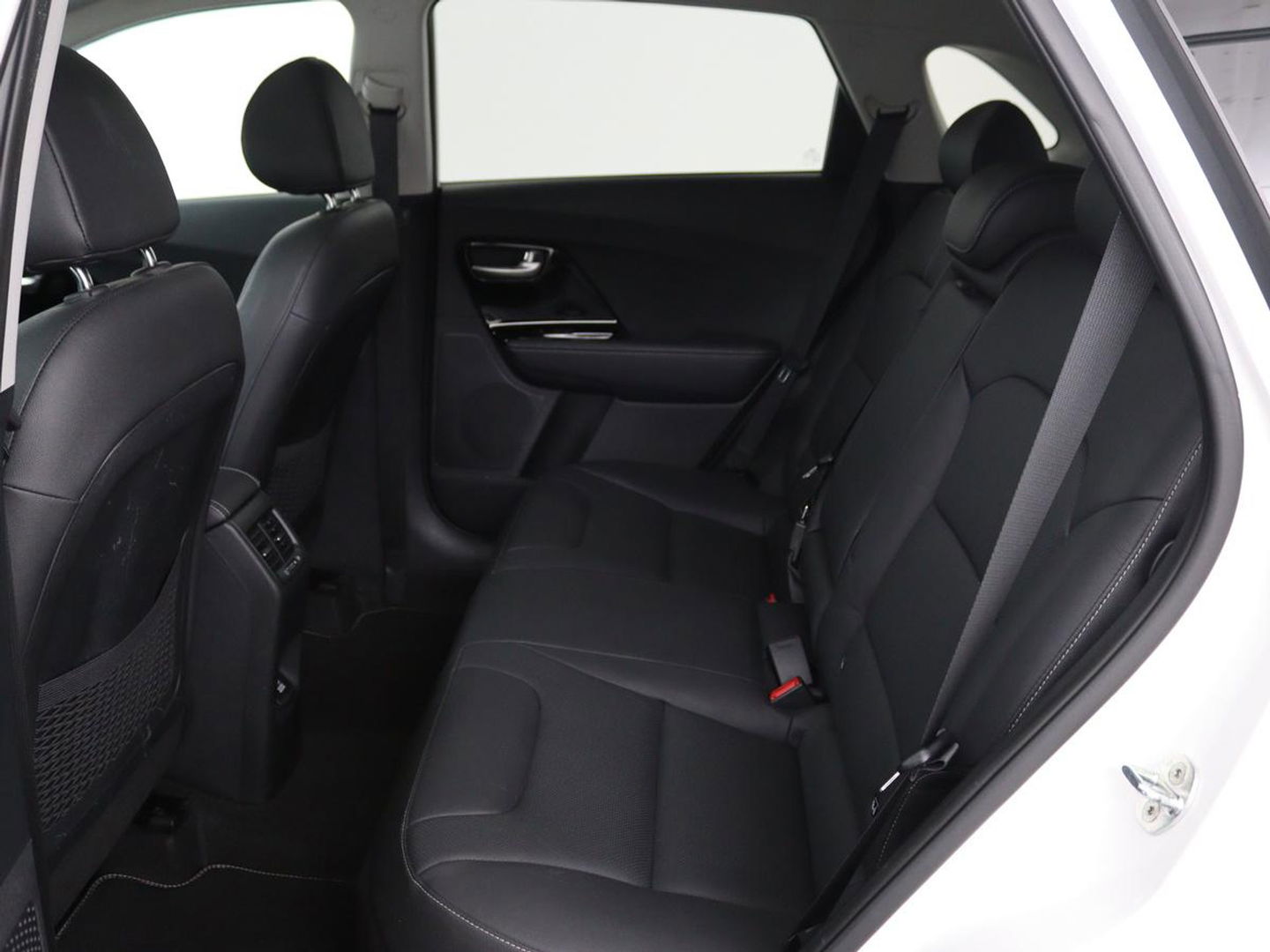 Kia Niro 1.6 GDi PHEV ExecutiveLine | Schuifdak | Stoelventilatie | Leder | JBL Sound | Carplay | Stuur & achterbankverwarming | Adaptive cruise | Navigatie | Full LED | Keyless