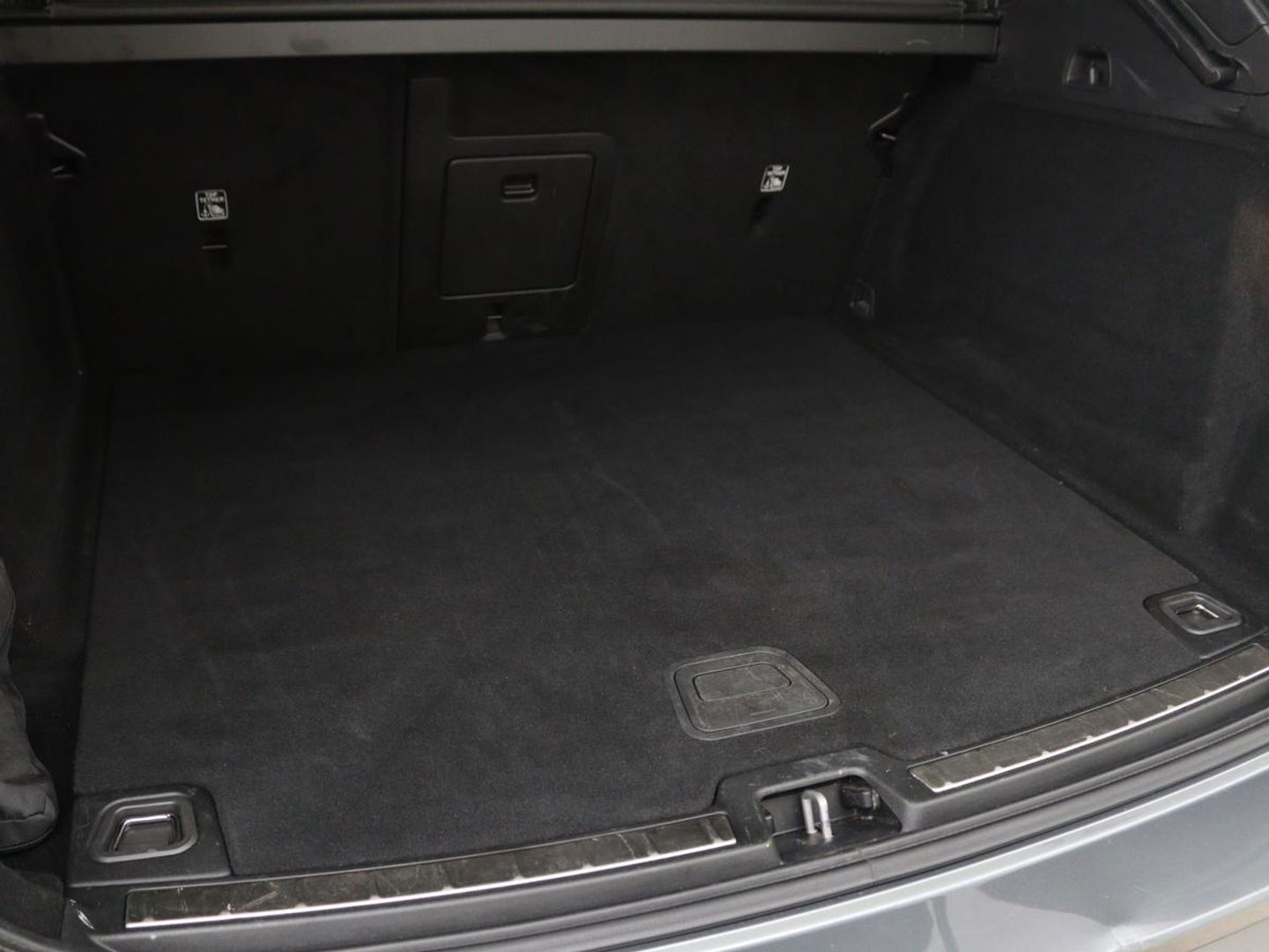 Volvo XC60 2.0 D4 Momentum Pro | Trekhaak | Camera | Half leder | Carplay | Navigatie | Full LED | Climate control | Getint glas | Parkeerhulp
