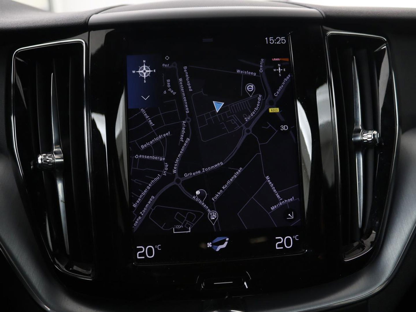 Volvo XC60 2.0 D4 Momentum Pro | Trekhaak | Camera | Half leder | Carplay | Navigatie | Full LED | Climate control | Getint glas | Parkeerhulp