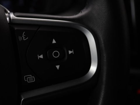 Volvo XC60 2.0 D4 Momentum Pro | Trekhaak | Camera | Half leder | Carplay | Navigatie | Full LED | Climate control | Getint glas | Parkeerhulp