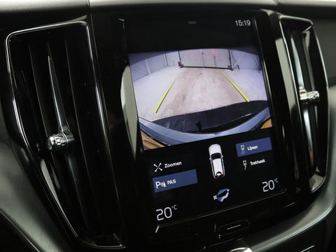 Volvo XC60 2.0 D4 Momentum Pro | Trekhaak | Camera | Half leder | Carplay | Navigatie | Full LED | Climate control | Getint glas | Parkeerhulp
