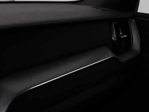 Volvo XC60 2.0 D4 Momentum Pro | Trekhaak | Camera | Half leder | Carplay | Navigatie | Full LED | Climate control | Getint glas | Parkeerhulp