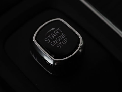 Volvo XC60 2.0 D4 Momentum Pro | Trekhaak | Camera | Half leder | Carplay | Navigatie | Full LED | Climate control | Getint glas | Parkeerhulp