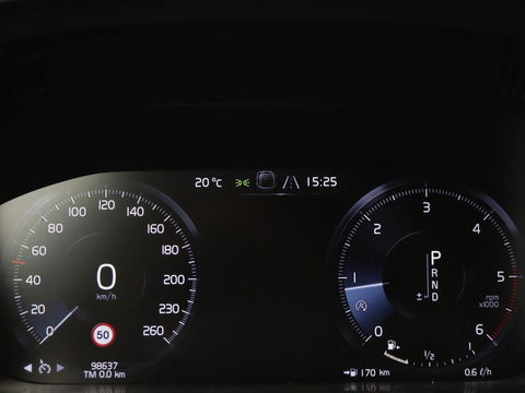 Volvo XC60 2.0 D4 Momentum Pro | Trekhaak | Camera | Half leder | Carplay | Navigatie | Full LED | Climate control | Getint glas | Parkeerhulp