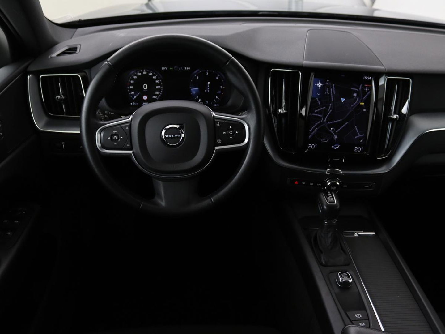 Volvo XC60 2.0 D4 Momentum Pro | Trekhaak | Camera | Half leder | Carplay | Navigatie | Full LED | Climate control | Getint glas | Parkeerhulp