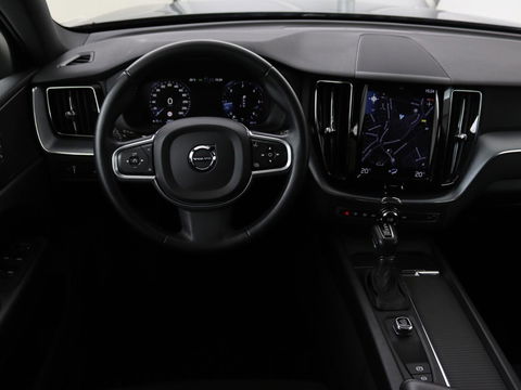 Volvo XC60 2.0 D4 Momentum Pro | Trekhaak | Camera | Half leder | Carplay | Navigatie | Full LED | Climate control | Getint glas | Parkeerhulp