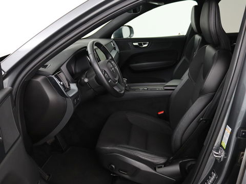 Volvo XC60 2.0 D4 Momentum Pro | Trekhaak | Camera | Half leder | Carplay | Navigatie | Full LED | Climate control | Getint glas | Parkeerhulp