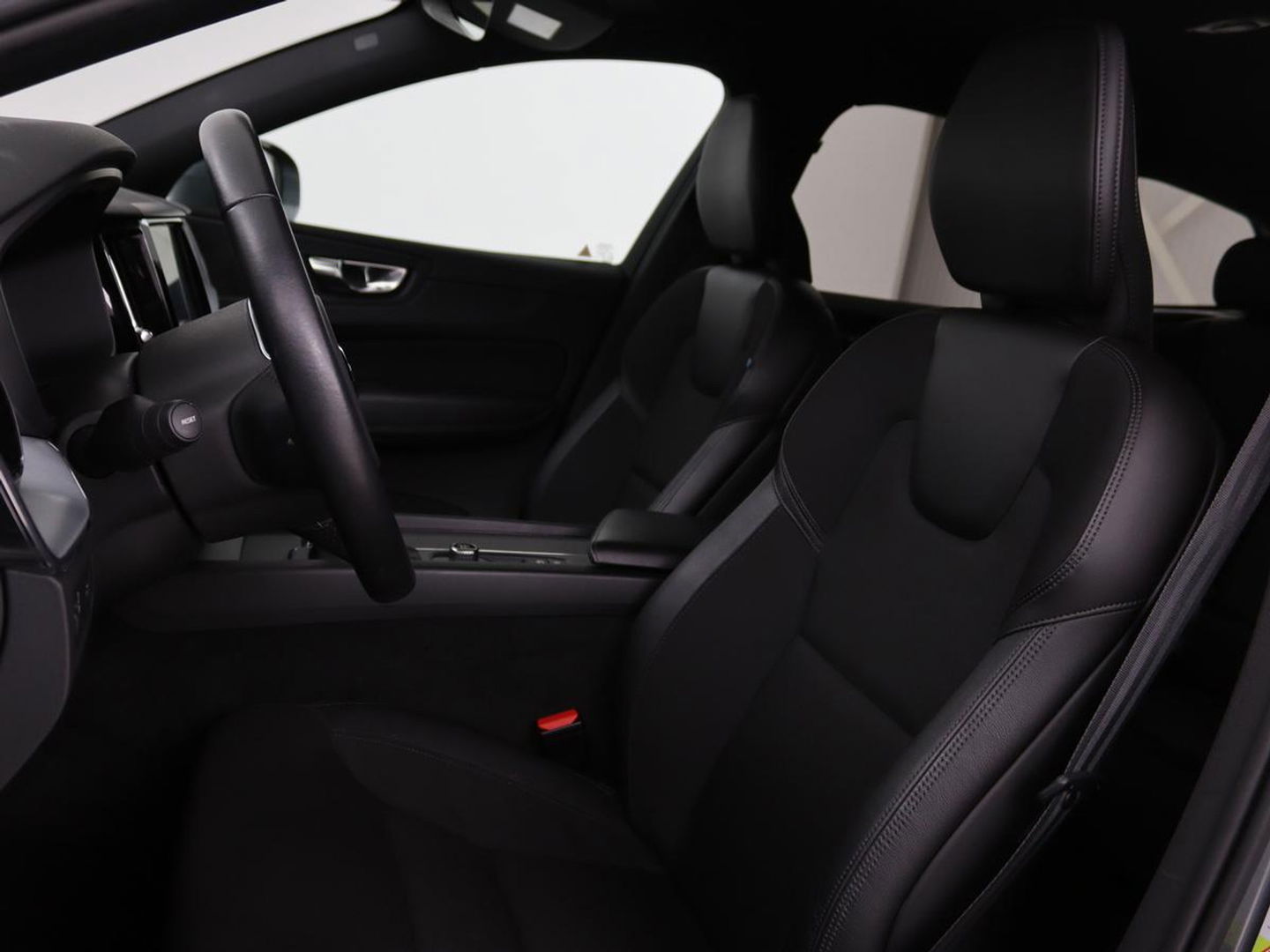 Volvo XC60 2.0 D4 Momentum Pro | Trekhaak | Camera | Half leder | Carplay | Navigatie | Full LED | Climate control | Getint glas | Parkeerhulp