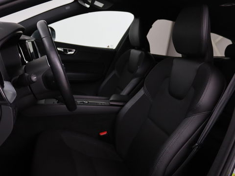 Volvo XC60 2.0 D4 Momentum Pro | Trekhaak | Camera | Half leder | Carplay | Navigatie | Full LED | Climate control | Getint glas | Parkeerhulp