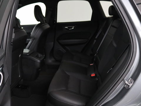 Volvo XC60 2.0 D4 Momentum Pro | Trekhaak | Camera | Half leder | Carplay | Navigatie | Full LED | Climate control | Getint glas | Parkeerhulp
