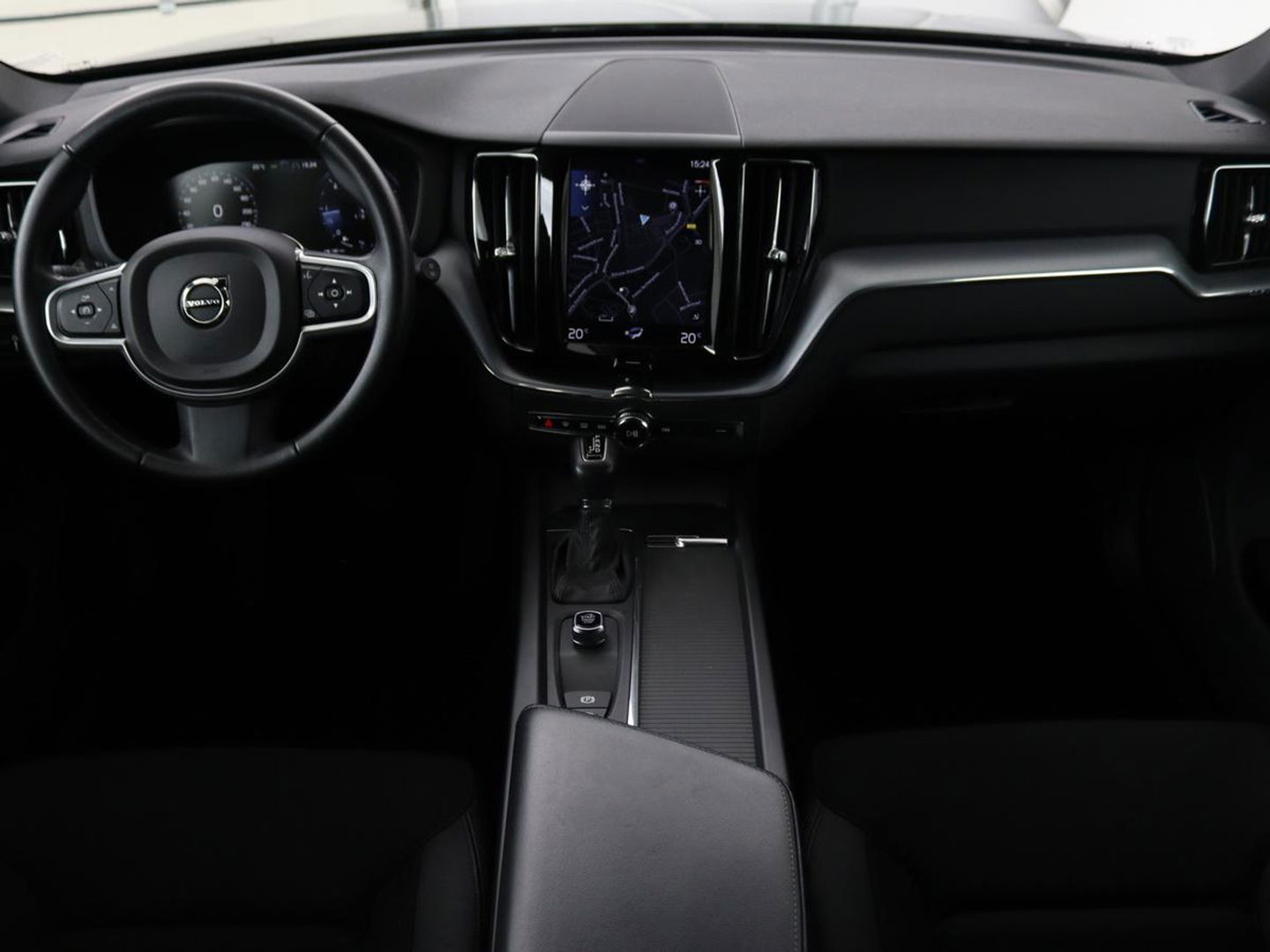 Volvo XC60 2.0 D4 Momentum Pro | Trekhaak | Camera | Half leder | Carplay | Navigatie | Full LED | Climate control | Getint glas | Parkeerhulp