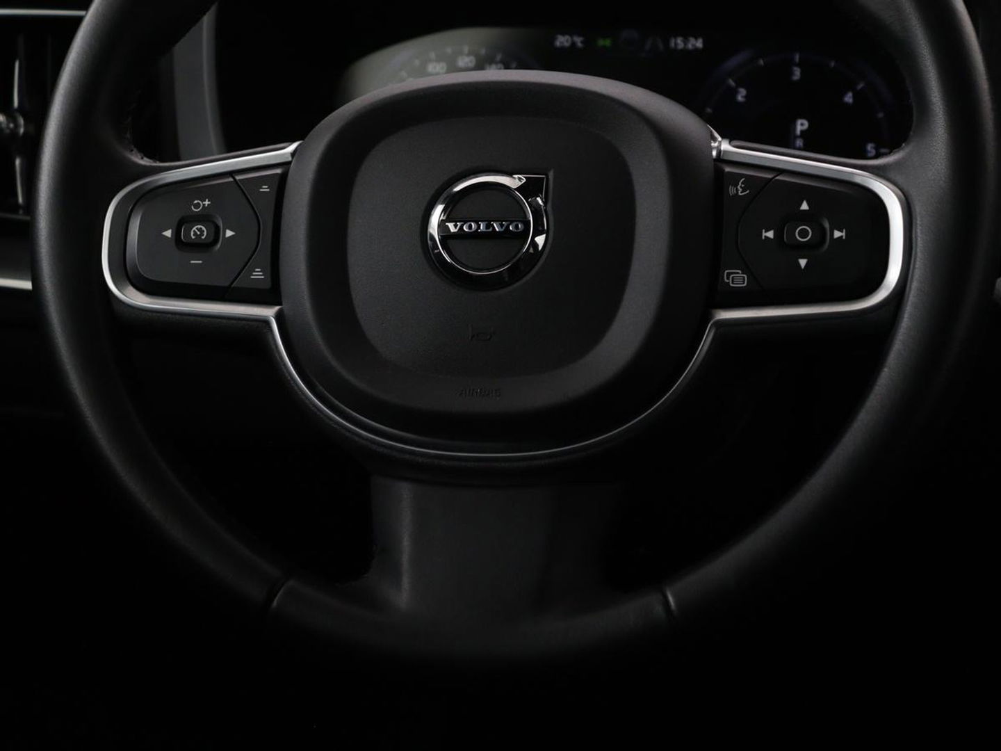 Volvo XC60 2.0 D4 Momentum Pro | Trekhaak | Camera | Half leder | Carplay | Navigatie | Full LED | Climate control | Getint glas | Parkeerhulp