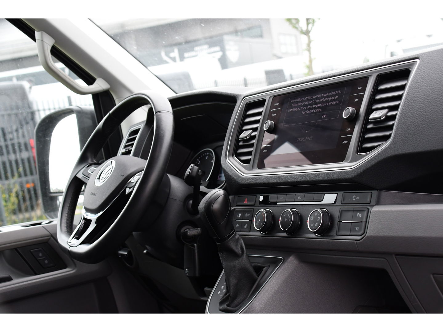Volkswagen Crafter 35 2.0 TDI L3H2 75 Edition Adaptieve Cruise, Camera, Carplay, 177PK, Leder, LED,