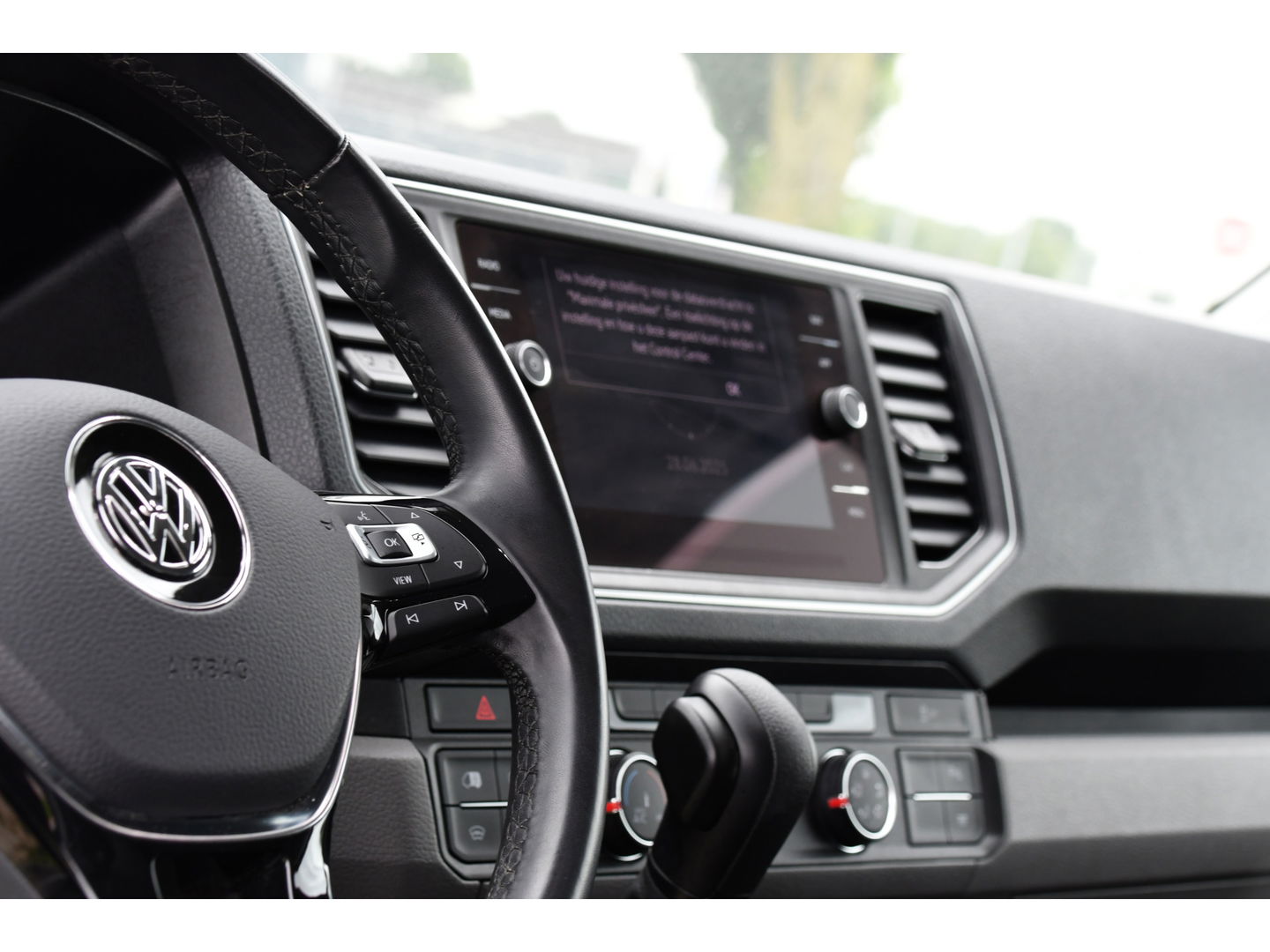 Volkswagen Crafter 35 2.0 TDI L3H2 75 Edition Adaptieve Cruise, Camera, Carplay, 177PK, Leder, LED,
