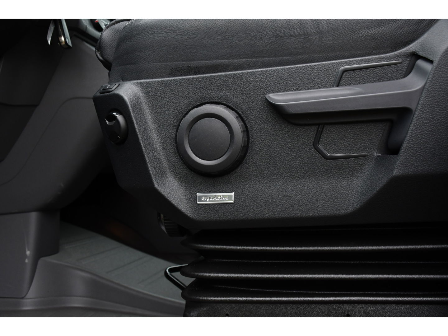 Volkswagen Crafter 35 2.0 TDI L3H2 75 Edition Adaptieve Cruise, Camera, Carplay, 177PK, Leder, LED,