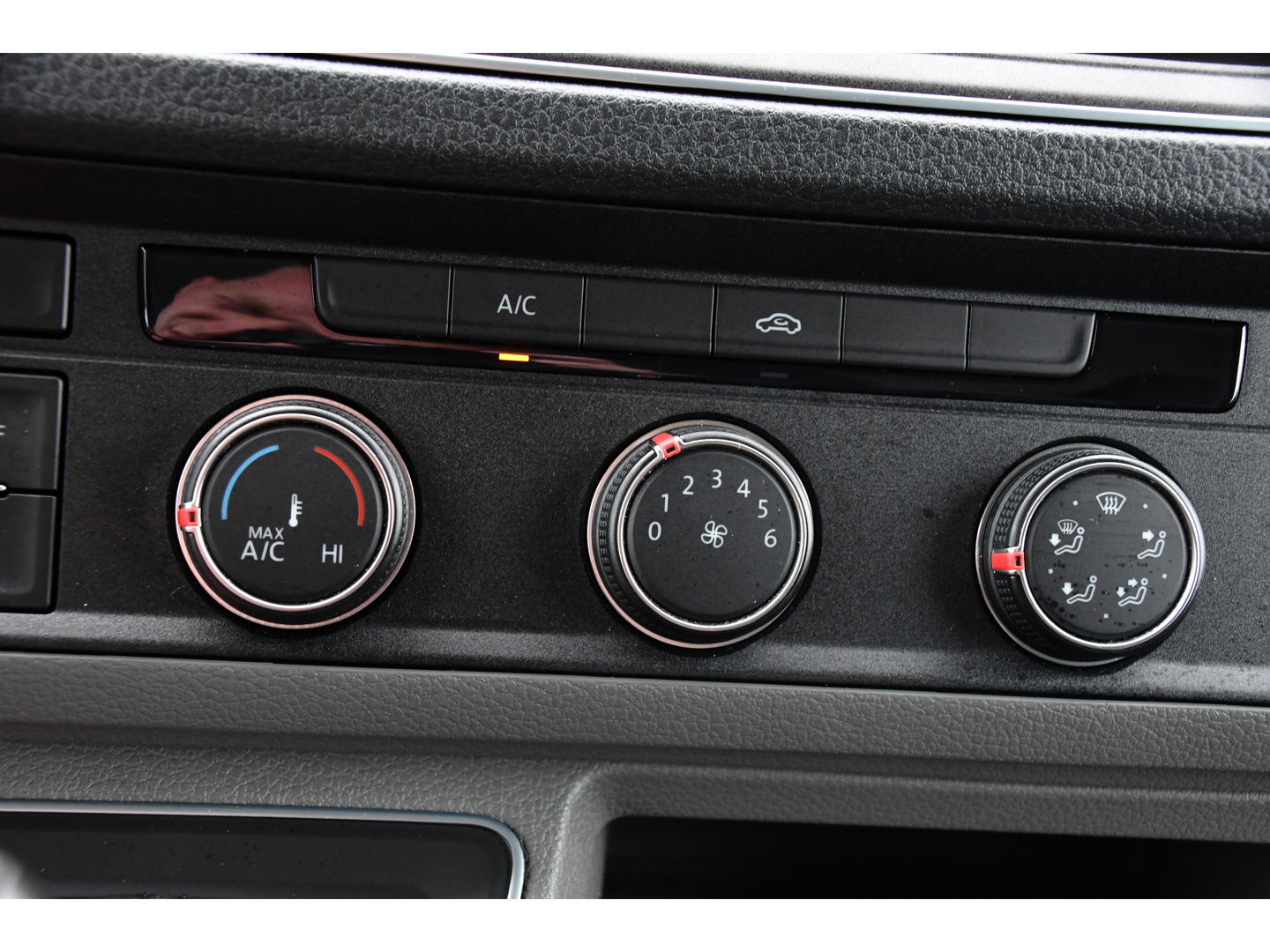 Volkswagen Crafter 35 2.0 TDI L3H2 75 Edition Adaptieve Cruise, Camera, Carplay, 177PK, Leder, LED,