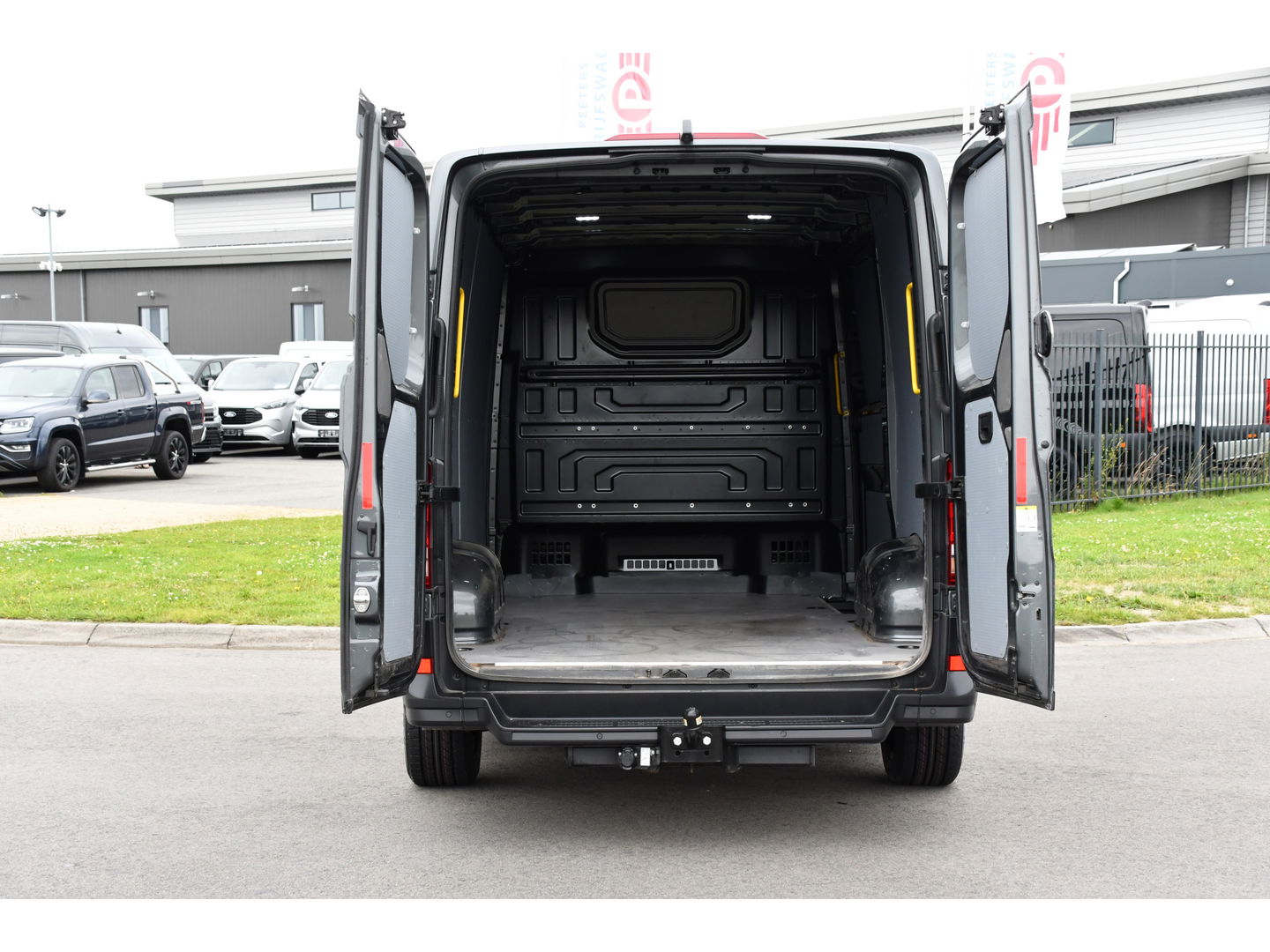 Volkswagen Crafter 35 2.0 TDI L3H2 75 Edition Adaptieve Cruise, Camera, Carplay, 177PK, Leder, LED,